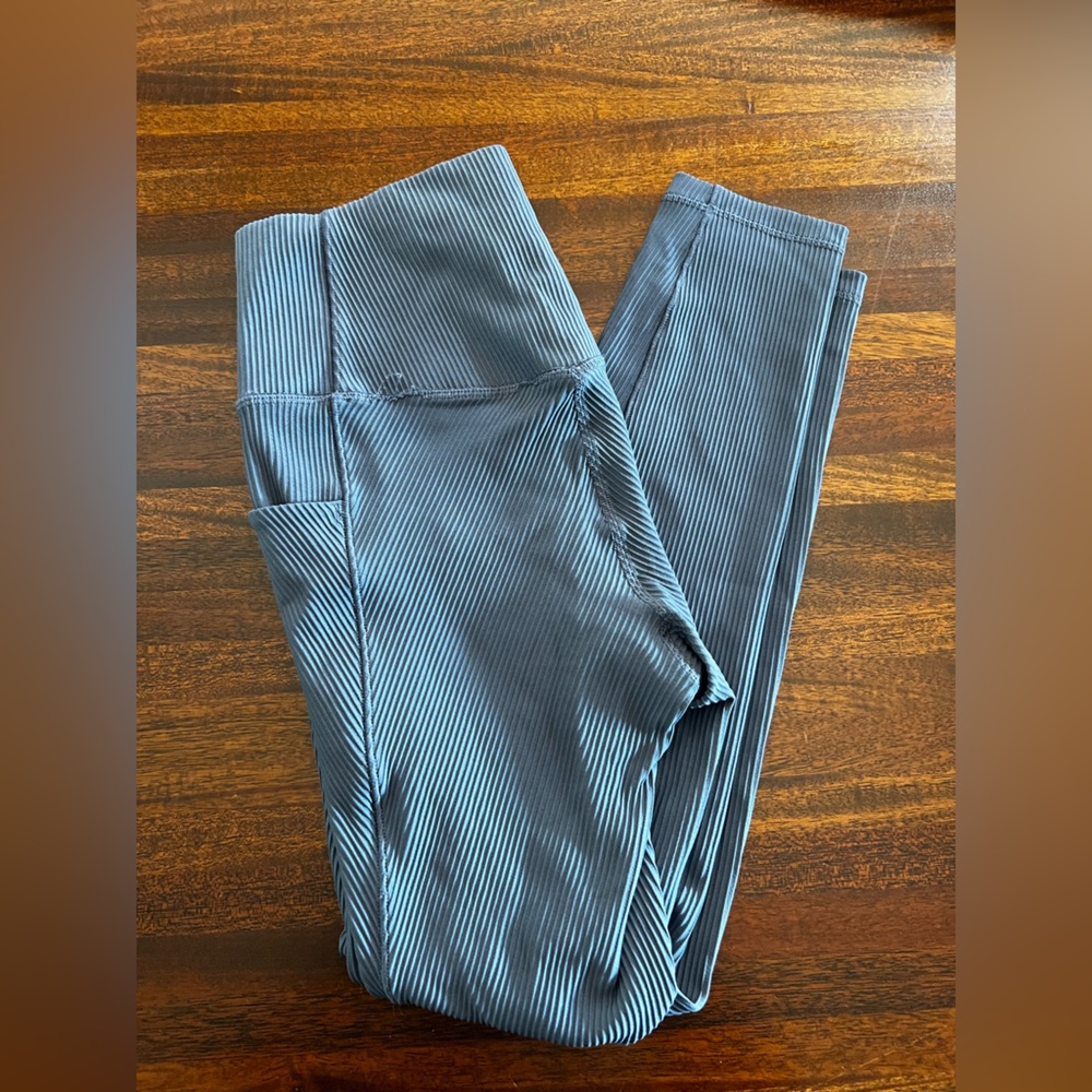Athleta Womens Salutation Stash Pocket 7/8 leggings
